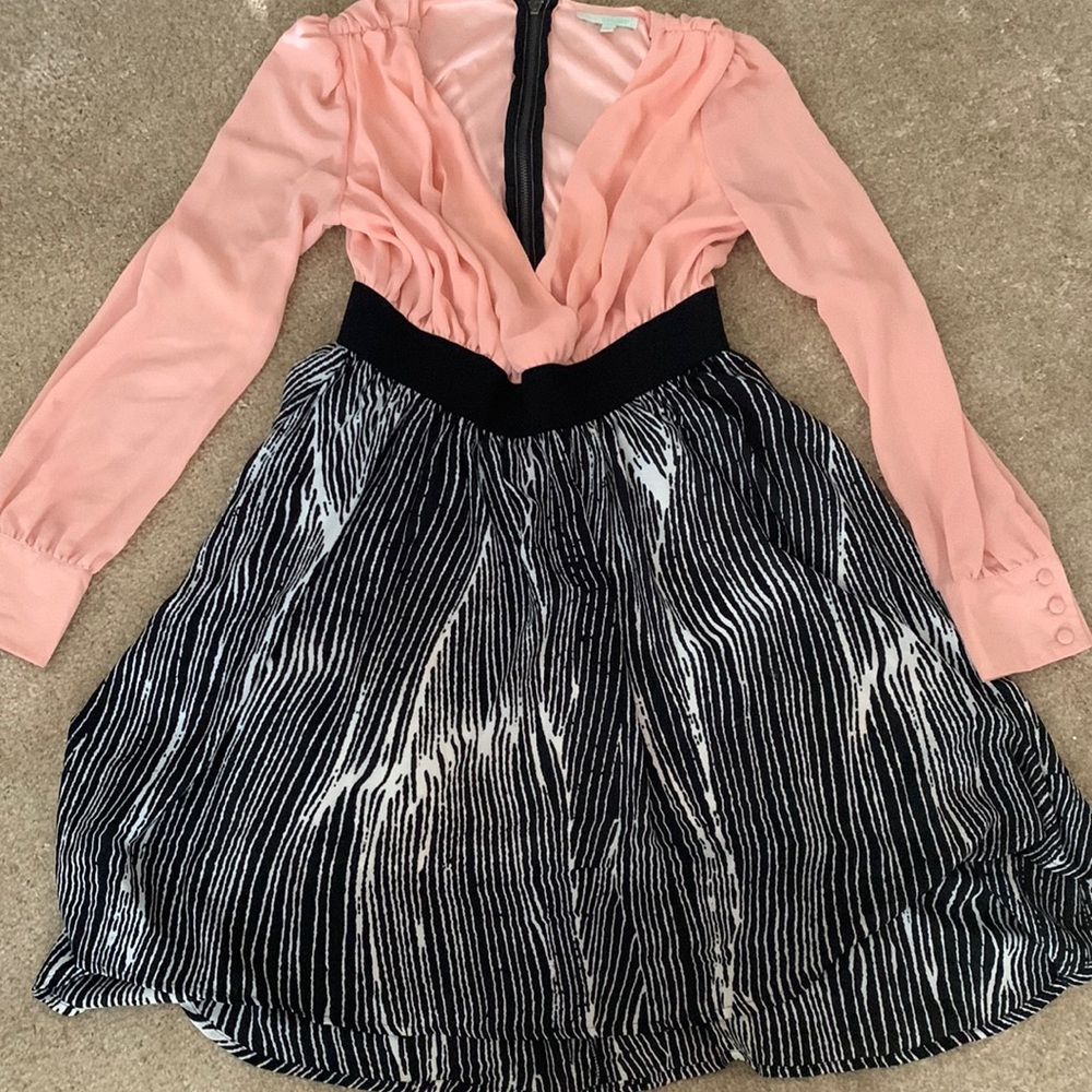 Brand: CHORD, Size: M. I am 5'6 and this dress stops a little after my knees.
